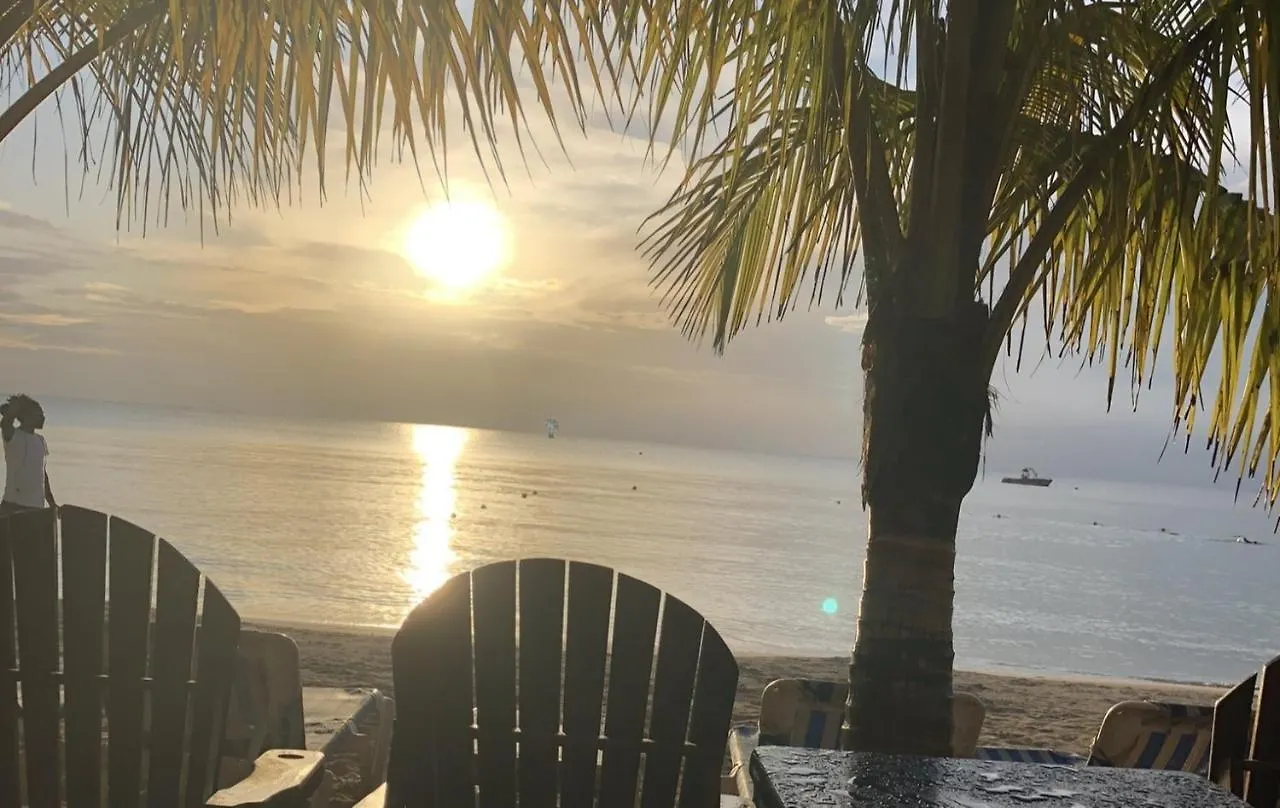 Seacret Studios - Cozy Jamaican Retreat Apts Negril Apartmán